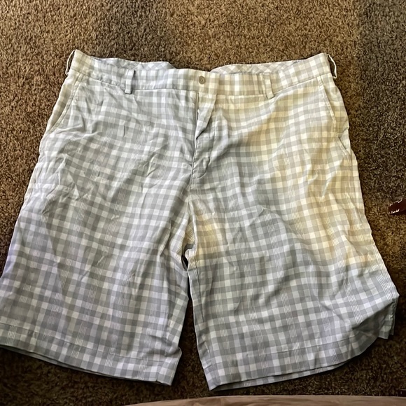 Nike Golf Shorts - Picture 1 of 3